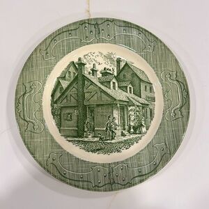 The old curiosity shop green 10” plate